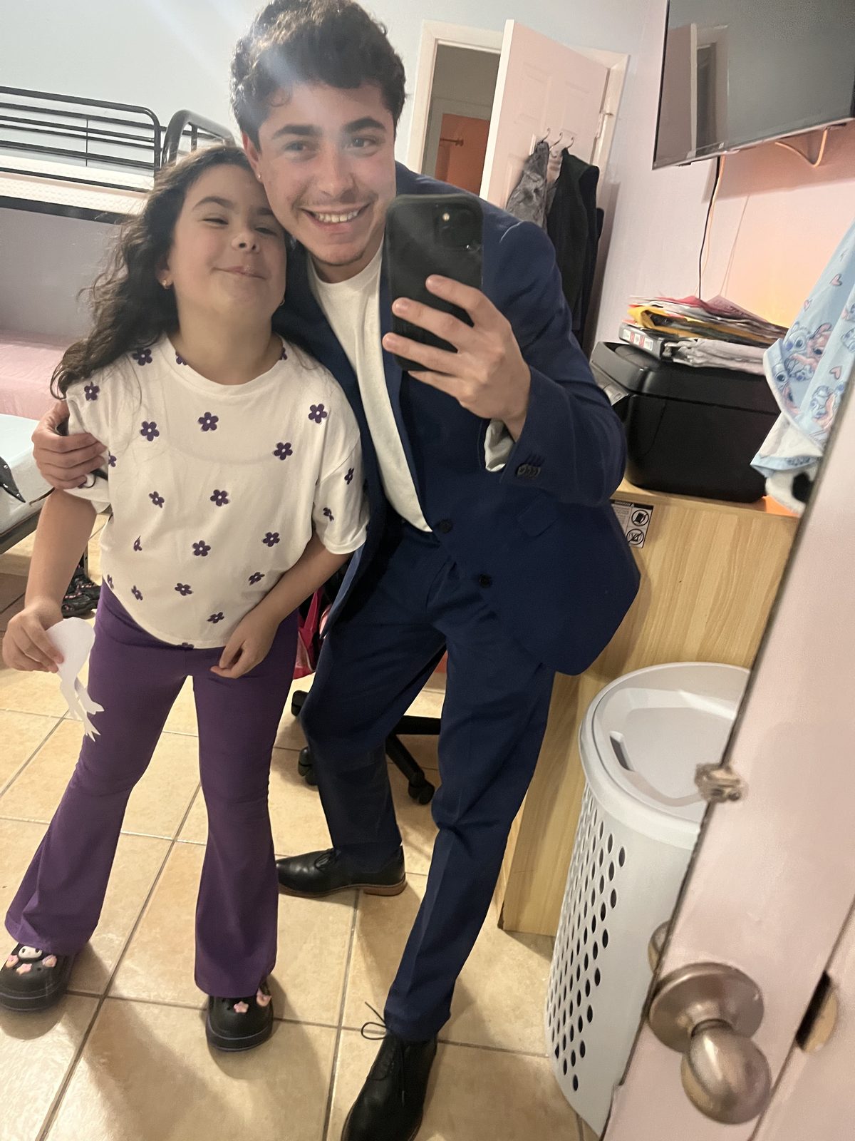 Yeikol Perez con su hermana